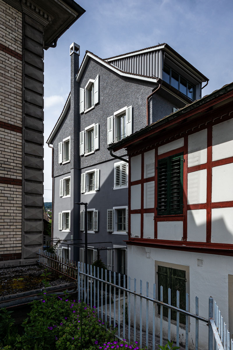 umbau-altstadthaus-k16-maennedorf-zuerich-aussenansicht-seite-sydengaessli